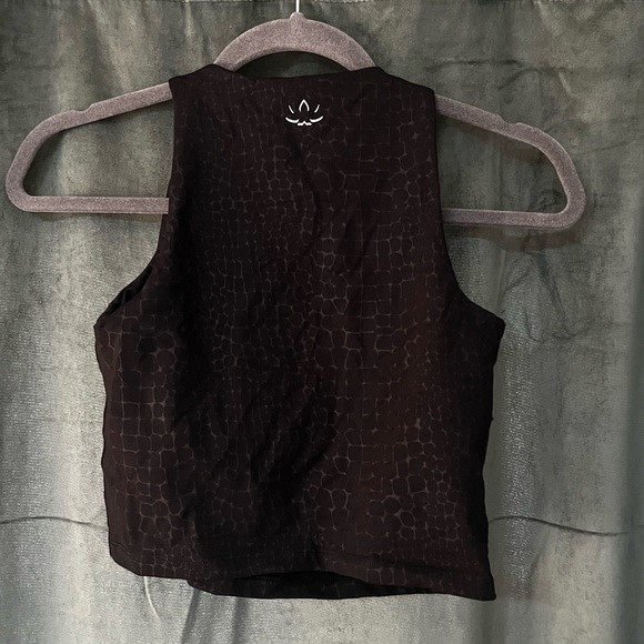 Beyond Yoga Crop Top - Picture 2 of 4